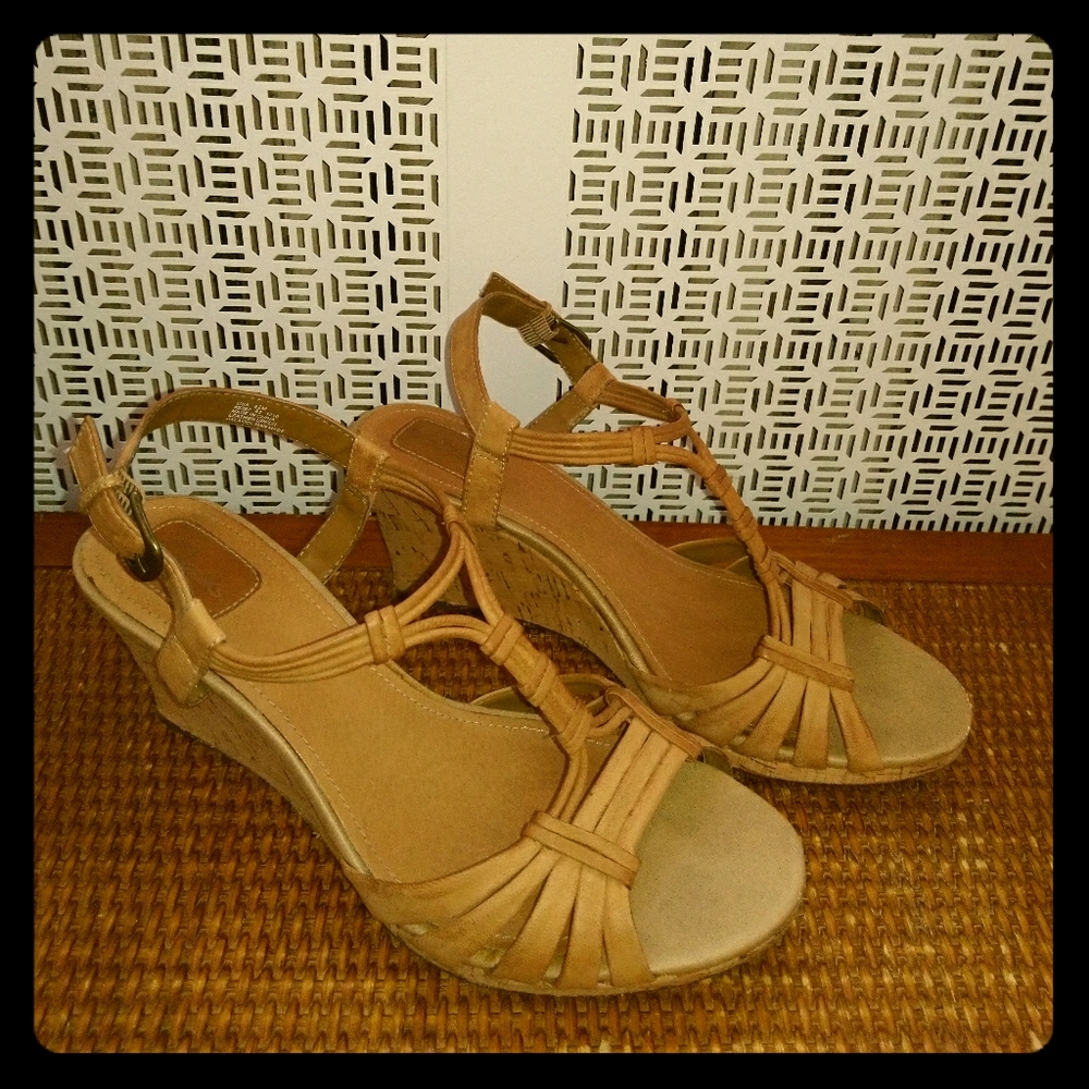 Clarks Strappy Leather Sandals/Heels, size 8.5